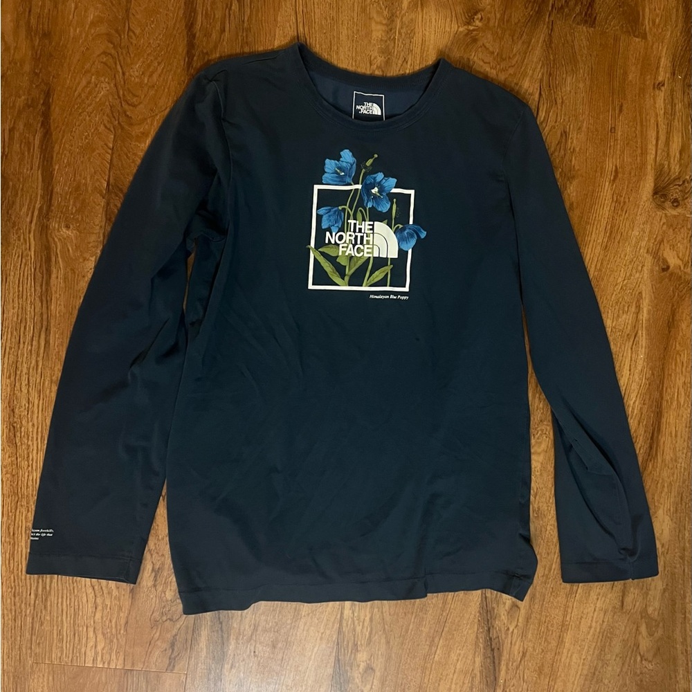 The North Face Himalayan blue poppy long sleeve navy men’s size M.